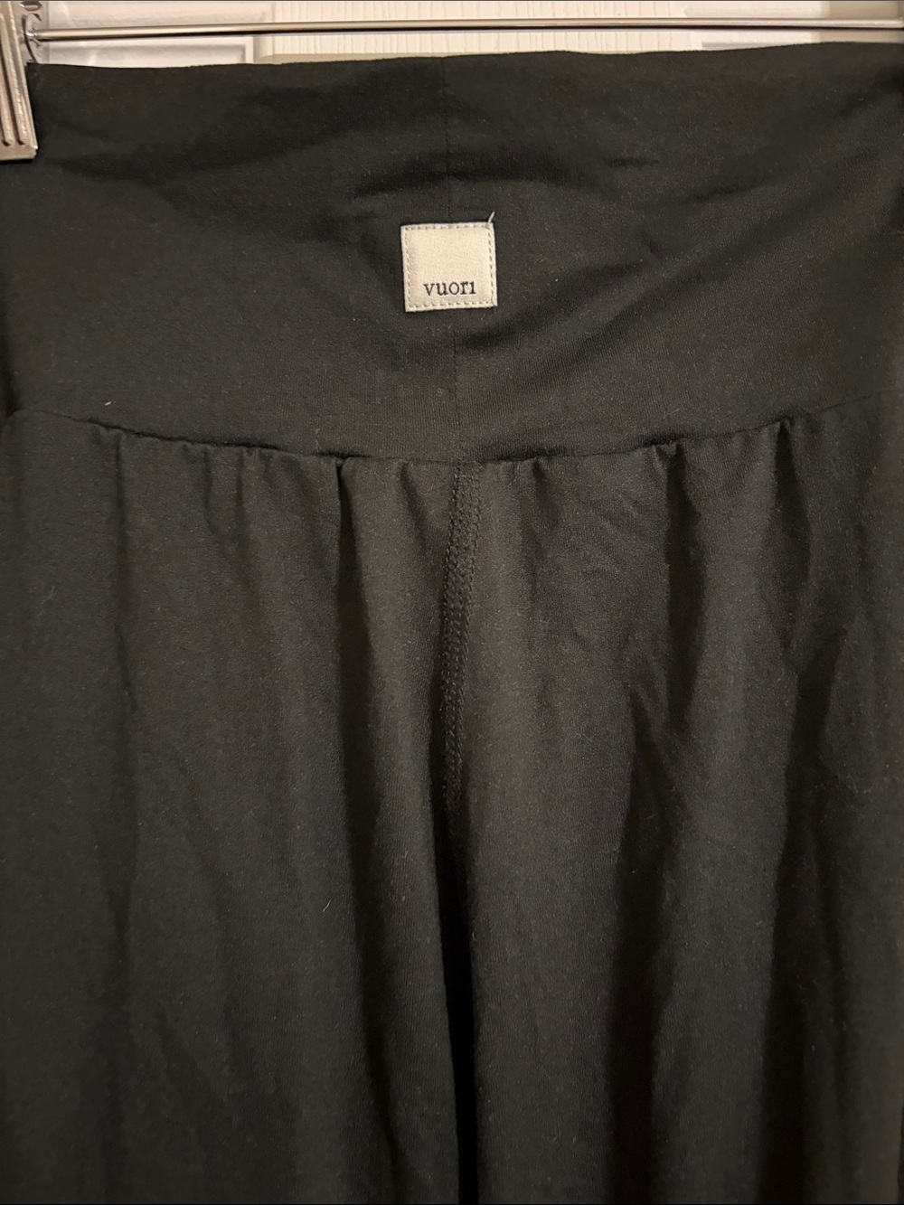Vuori Lux At Ease Black Harem Jogger Pants Pleated Size Small - Picture 4 of 6
